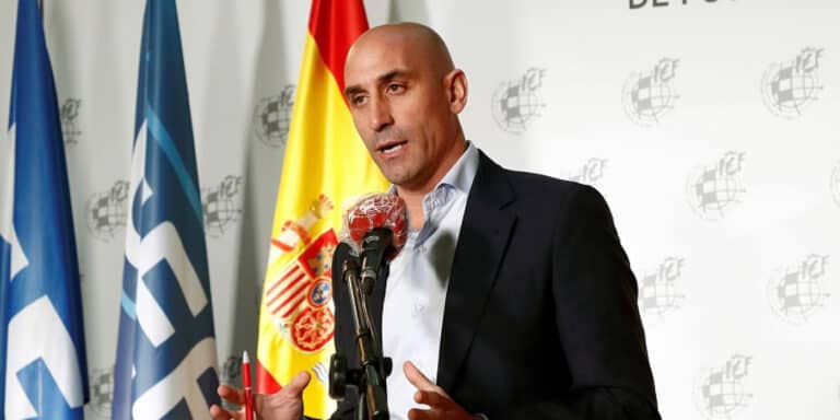 FIFA abre inquérito disciplinar a presidente da Federação espanhola