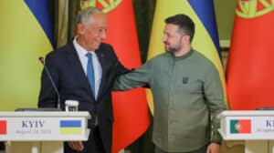 PR condecorou Zelensky em cerimónia privada