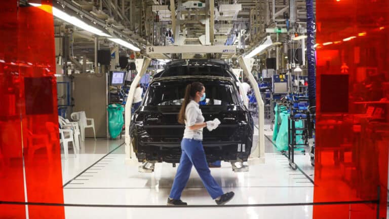 Autoeuropa suspende produção devido a falta de peças de fornecedor esloveno