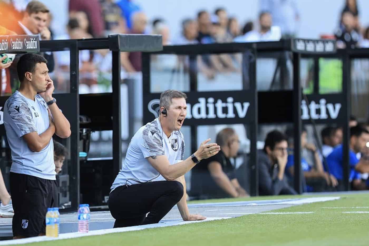 Paulo Turra espera Vitória SC com intensidade e posse de bola na visita à Luz