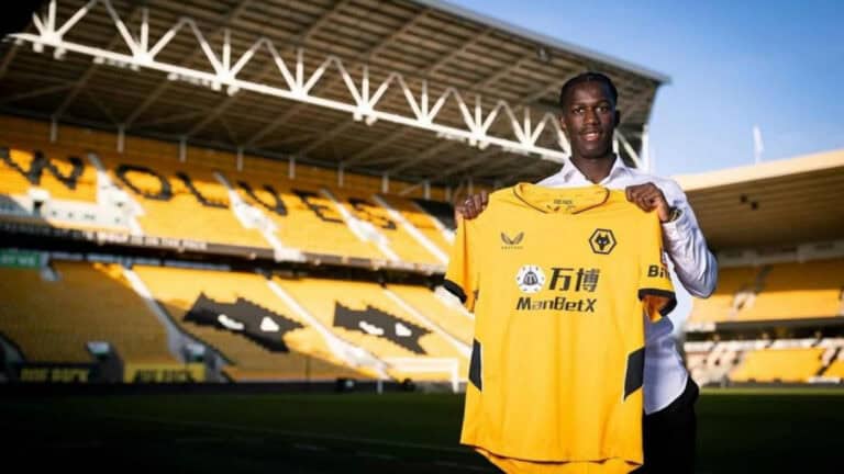 FC Famalicão anuncia contratação de Chiquinho, emprestado pelo Wolverhampton