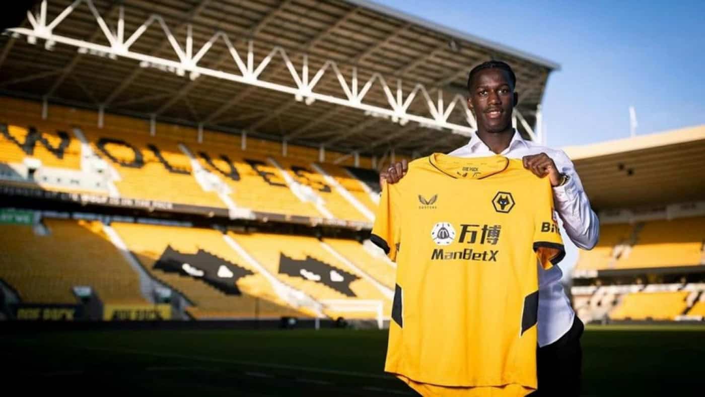 FC Famalicão anuncia contratação de Chiquinho, emprestado pelo Wolverhampton