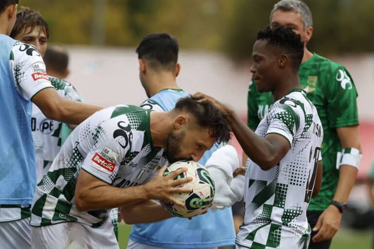 Golos a abrir e a fechar ditam primeira vitória do Moreirense