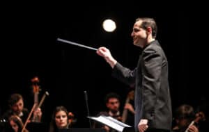 Filipe Cunha dirige orquestra em Nápoles