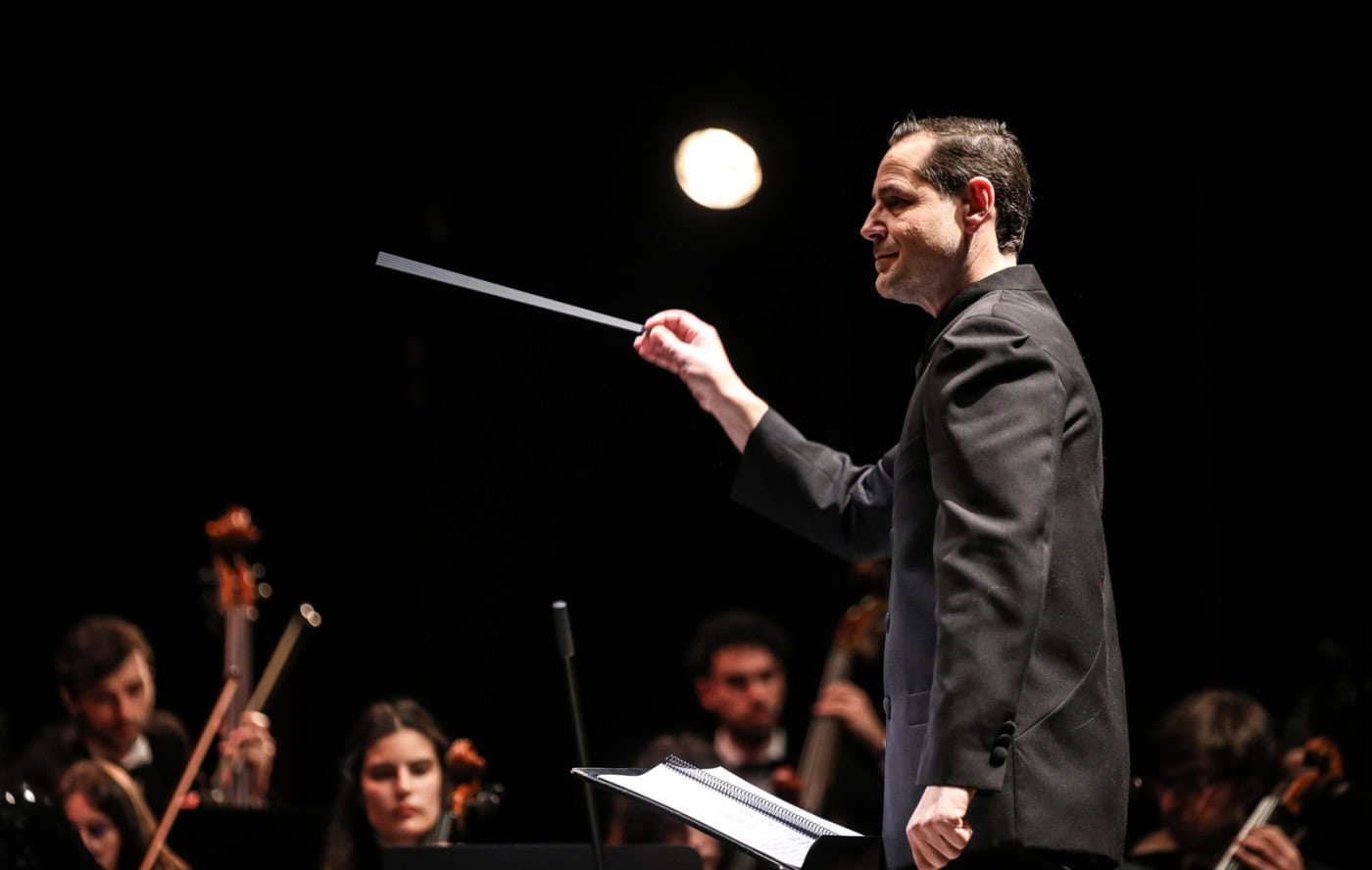 Filipe Cunha dirige orquestra em Nápoles