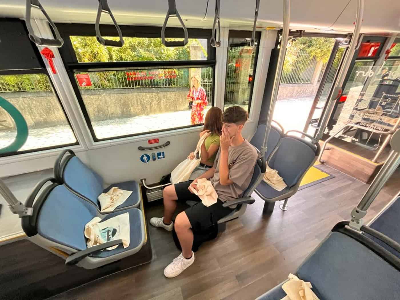 Jovens até aos 23 anos vão ter passes gratuitos a partir de janeiro