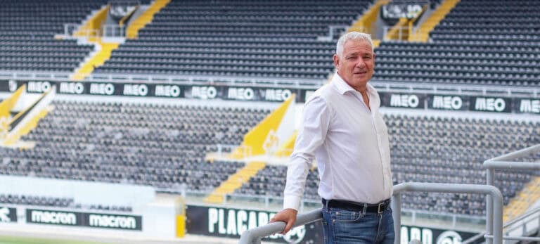 Vitória SC chama João Costeado para ajudar Paulo Turra