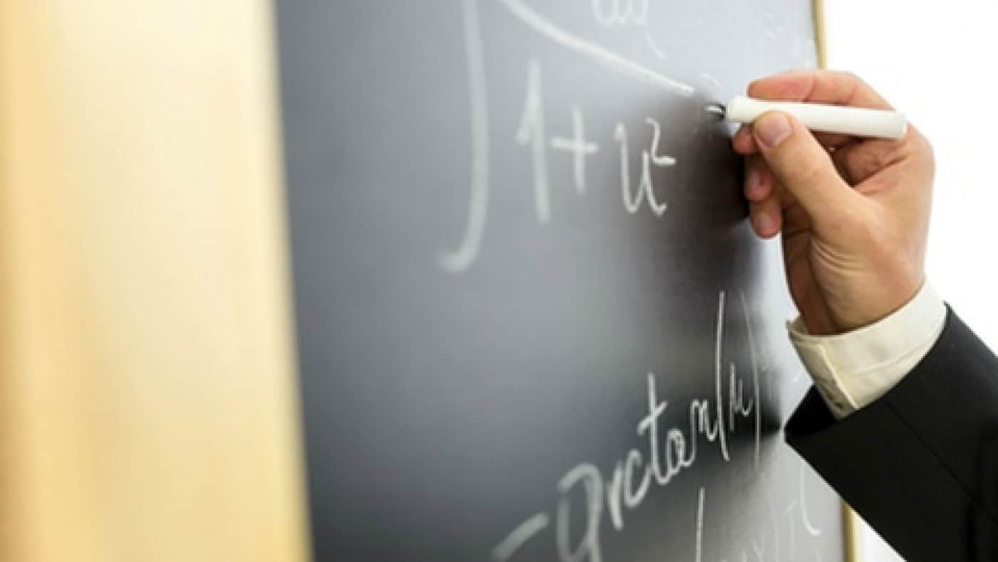 Início do ano letivo. Há 100 mil alunos ainda sem professor