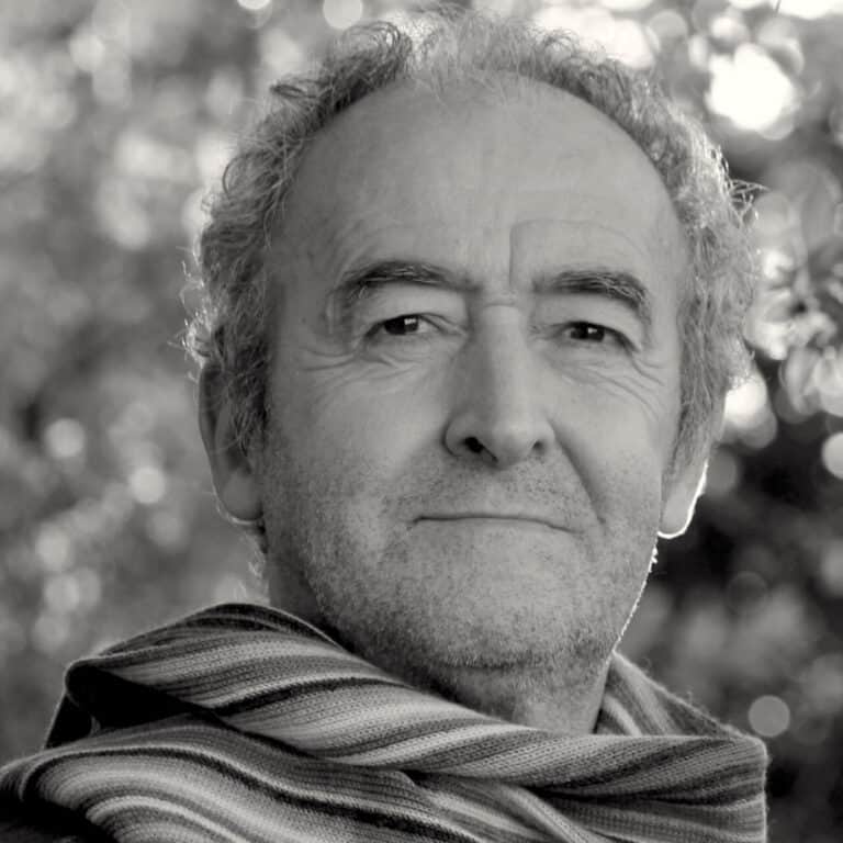 Executivo aprova voto de pesar por Carlos Fontes