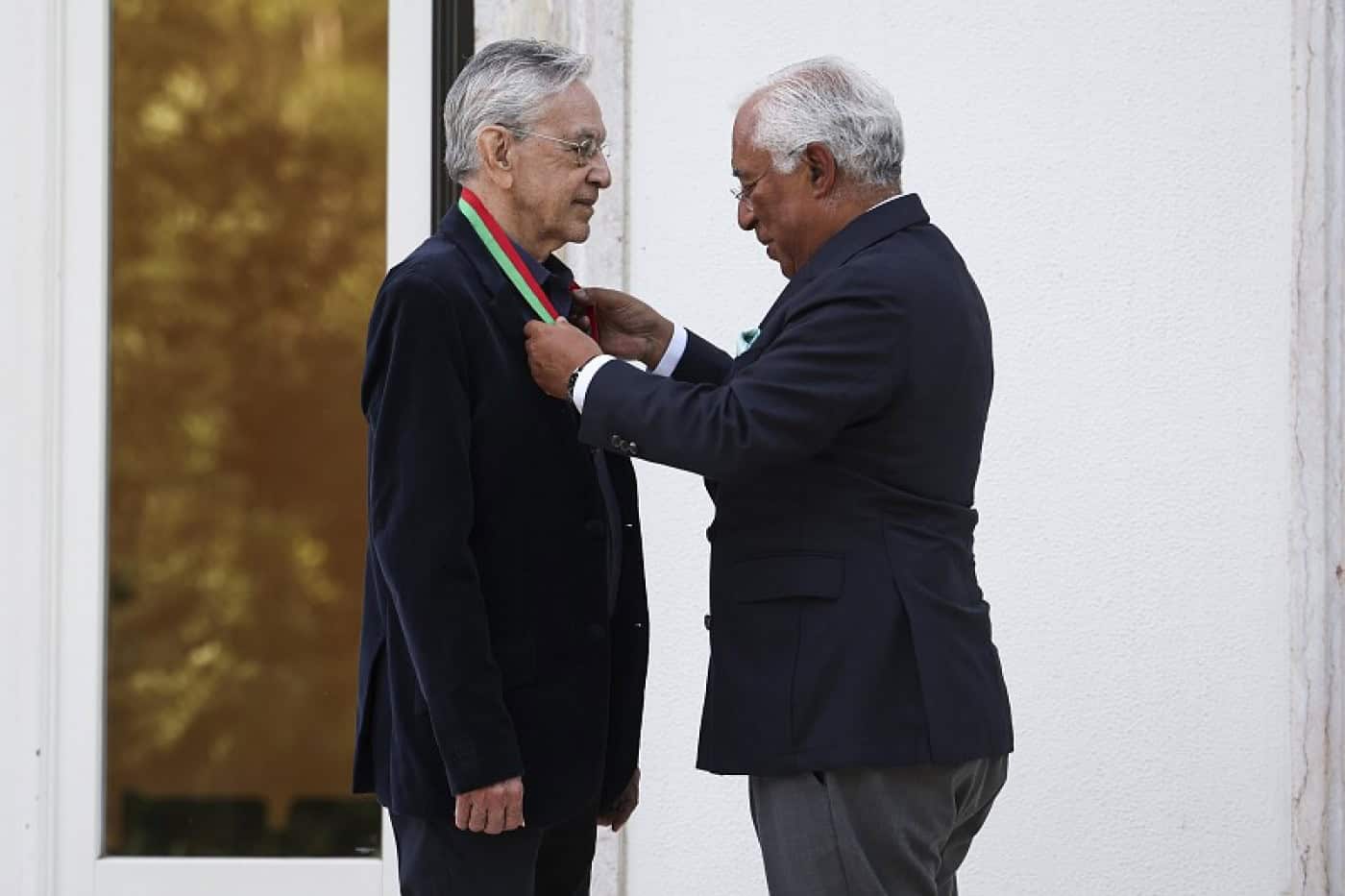 Primeiro-ministro realça afeto e defesa da língua portuguesa por Caetano Veloso