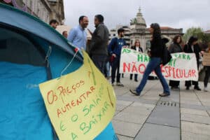 Movimento Porta a Porta protesta em Braga por melhores condições de habitação