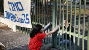 Ativistas climáticos bloqueiam entrada do Conselho de Ministros 