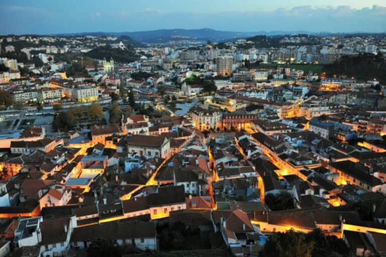 Crédito à habitação. Medidas do Governo não agradam aos partidos da oposição