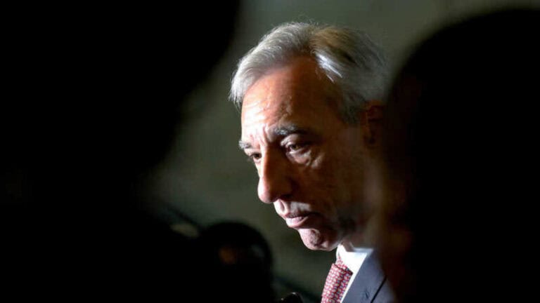 Gomes Cravinho nega estar debilitado como ministro com casos da Defesa