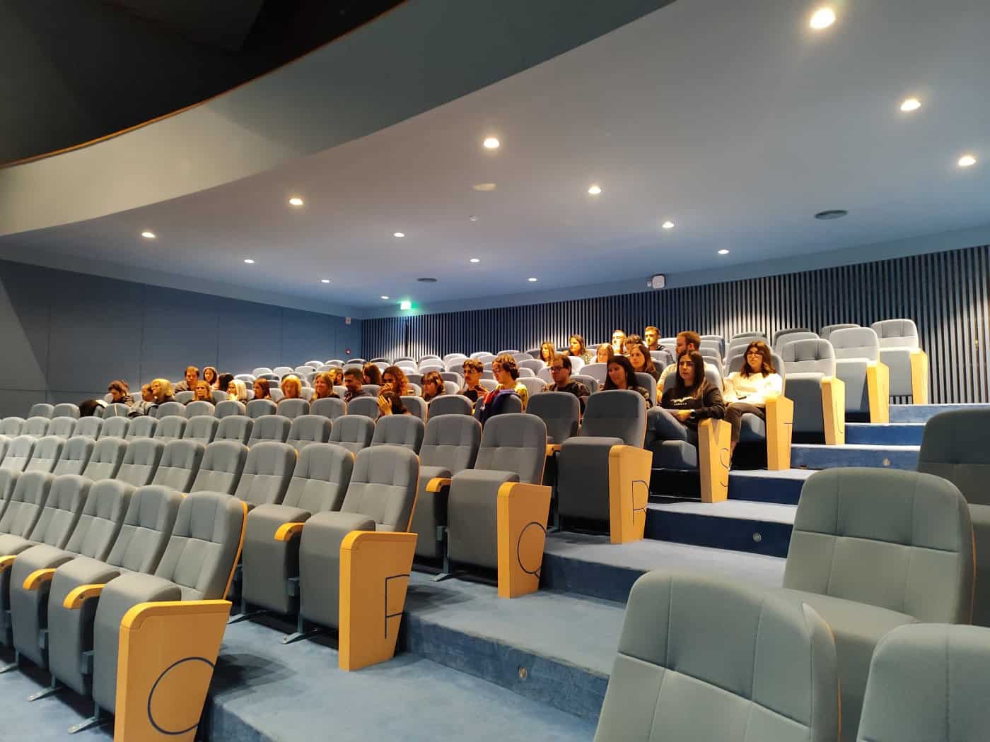 Moradores da Rua Luís Soares Barbosa foram à Assembleia Municipal sensibilizar deputados