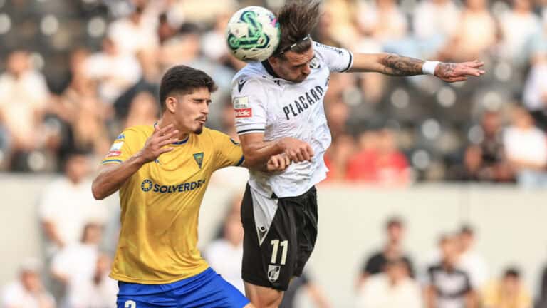 Vitória SC transfigura-se na segunda parte e bate Estoril Praia