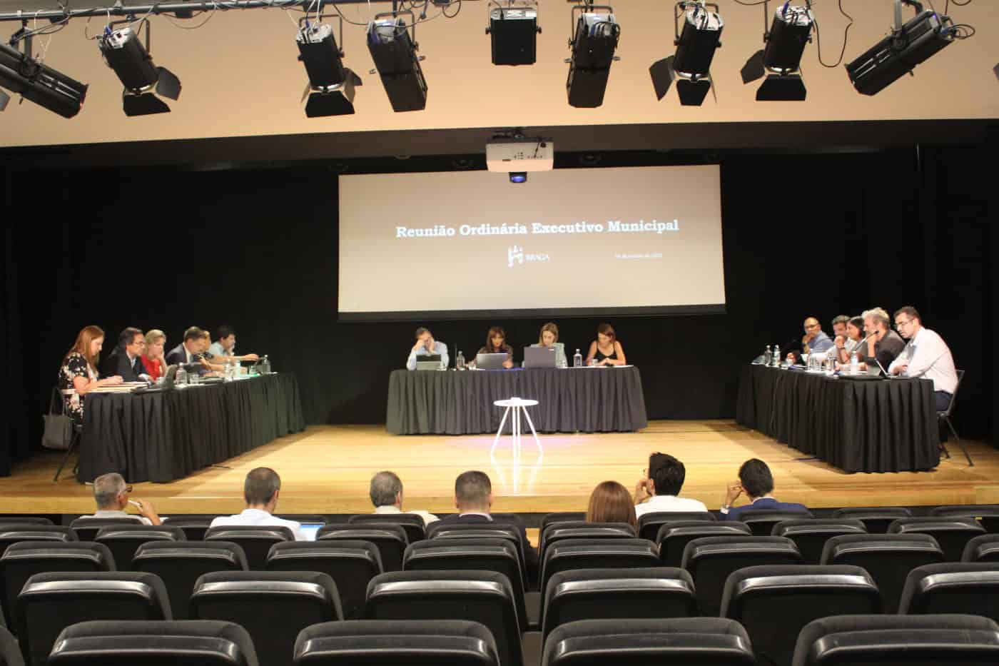 CMB não mexe no IMI, mas reserva parte da receita para apoios às famílias