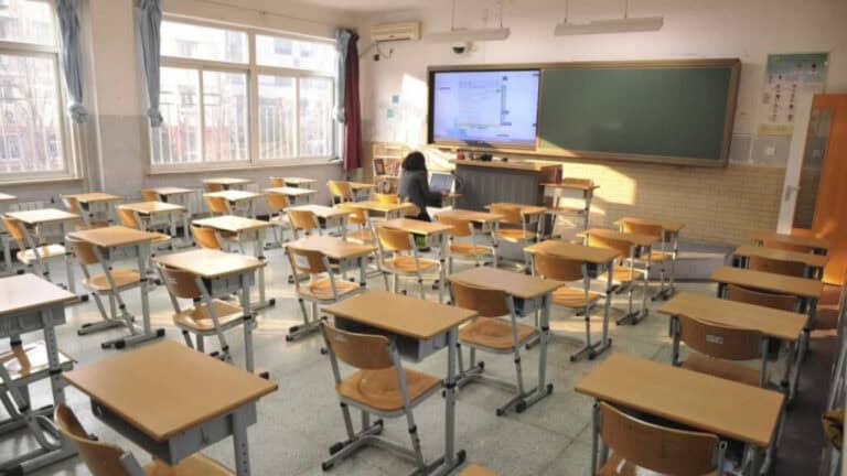 Greve dos funcionários escolares com adesão de 65% encerra 50 escolas