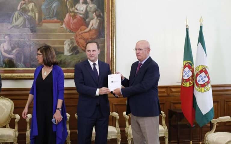 Proposta do OE 2024 foi entregue. Medina garante "importante redução do IRS"&nbsp;