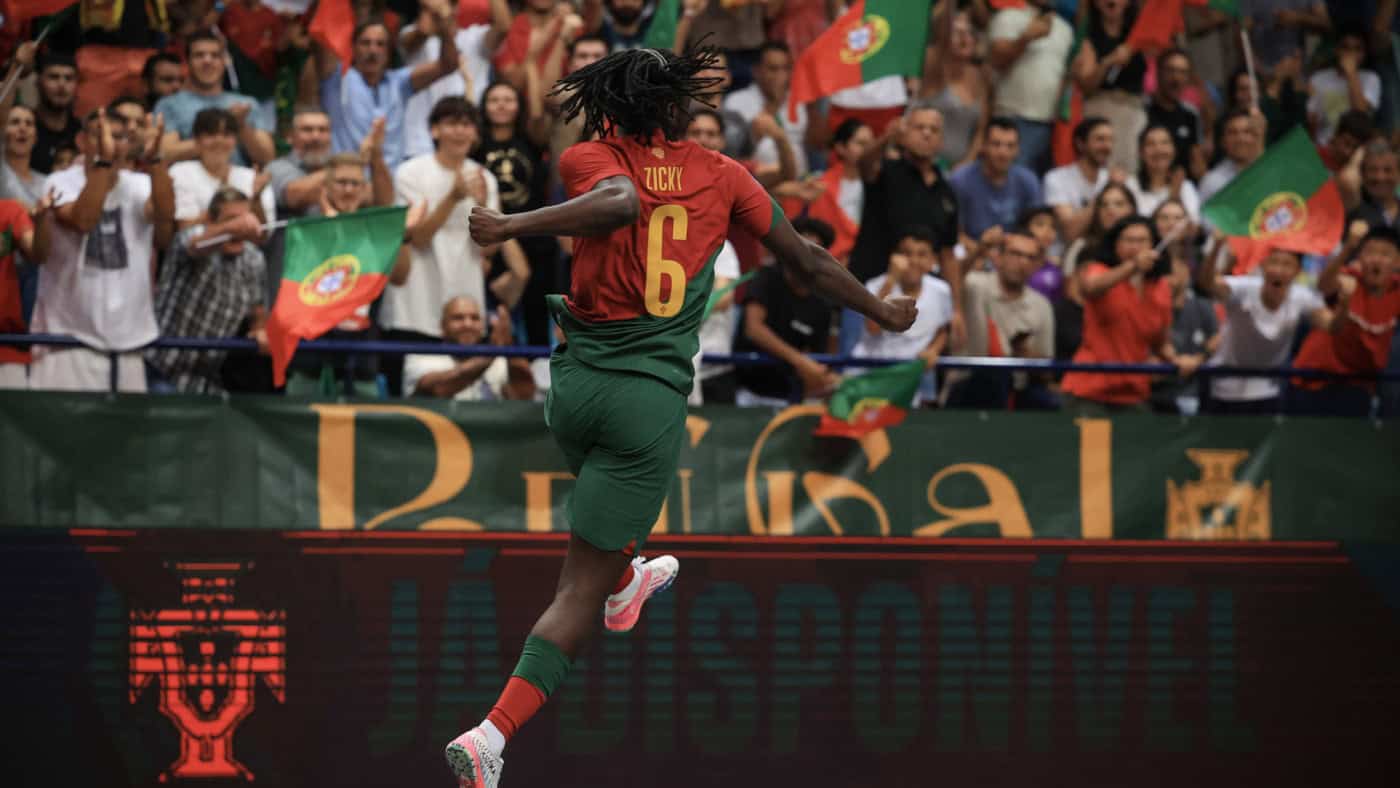 Portugal goleia Arménia e aproxima-se do Mundial2024 de futsal