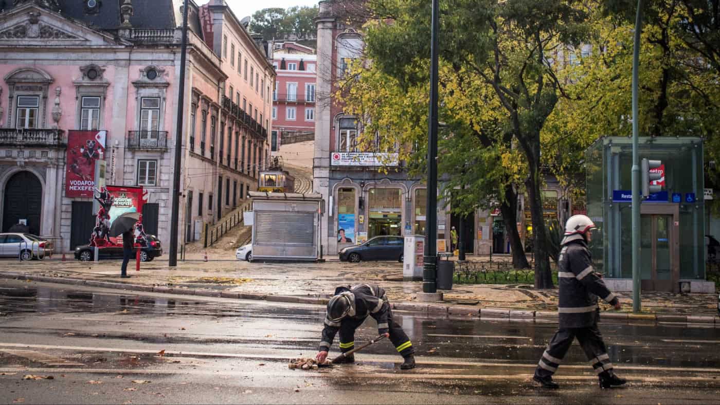 Proteção Civil avisa para possíveis inundações e deslizamentos de terras