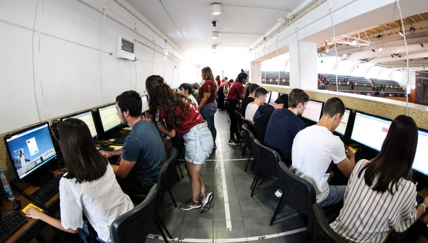 CMB abre candidaturas a bolsa de mérito para estudantes do superior