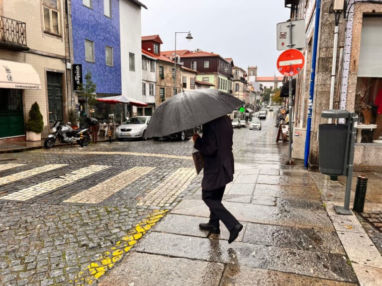 Mau tempo: Todos os distritos em aviso laranja