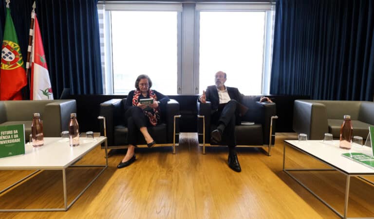 Investimento em ciência “estagnado” há 30 anos. Academias alertam para perda de soberania