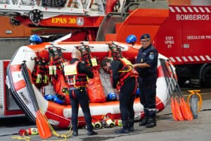 Bombeiros Sapadores de Braga apetrechados para resgate em águas bravas