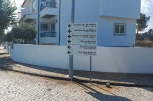 Mudança de código postal na Quinta do Ribeiro gera discórdia entre uniões de freguesias
