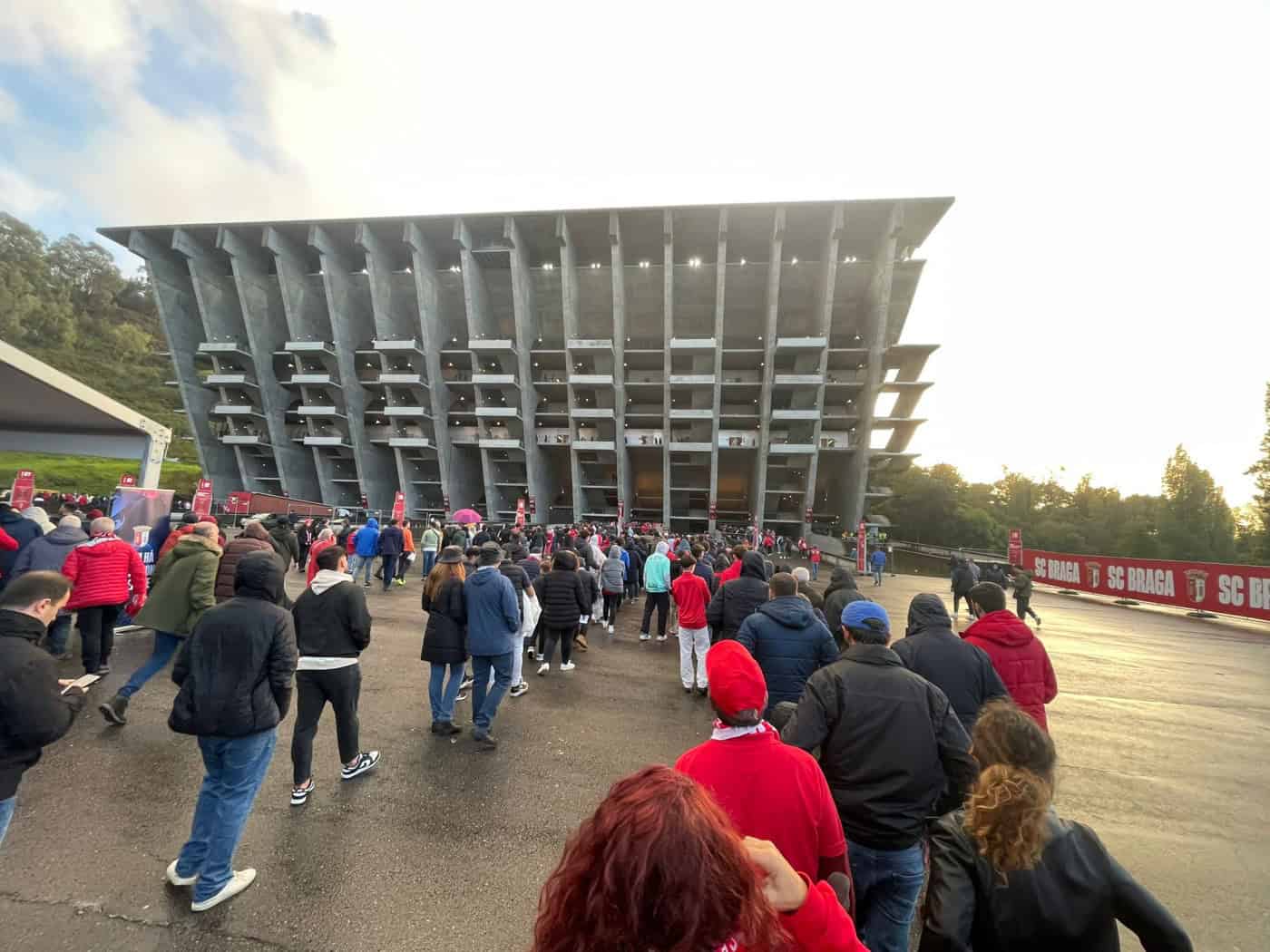 Adeptos começam a entrar no Estádio Municipal de Braga