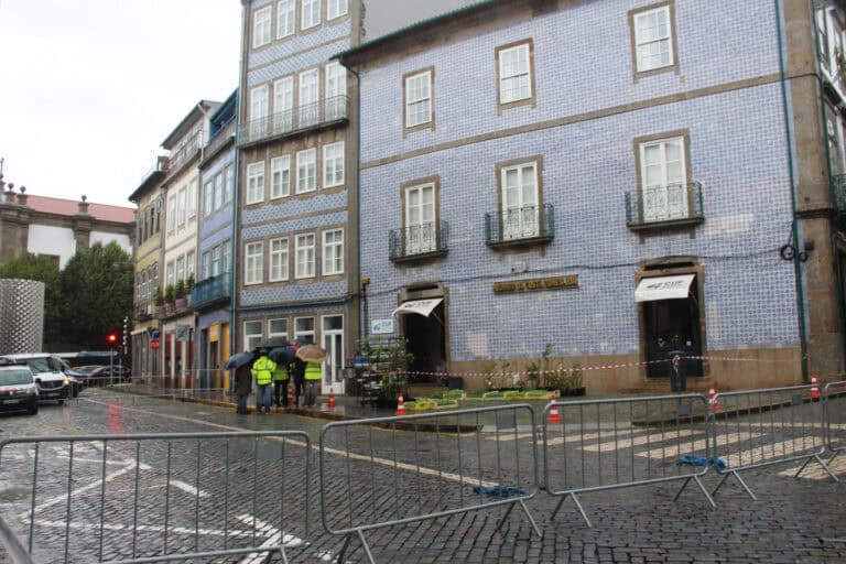 15 pessoas evacuadas de prédio  junto à CMB por risco de desmoronamento