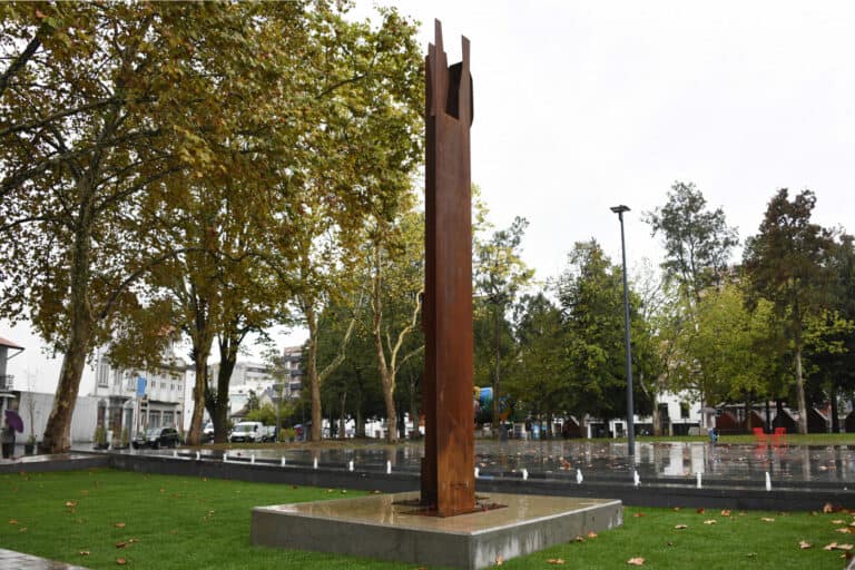 Famalicão acolhe última obra em espaço público de Charters de Almeida