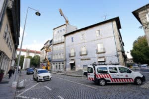 Edifício da Rua Frei Caetano Brandão reaberto após visita de equipa da UMinho