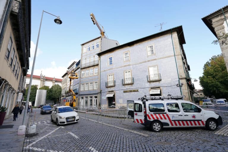 Edifício da Rua Frei Caetano Brandão reaberto após visita de equipa da UMinho