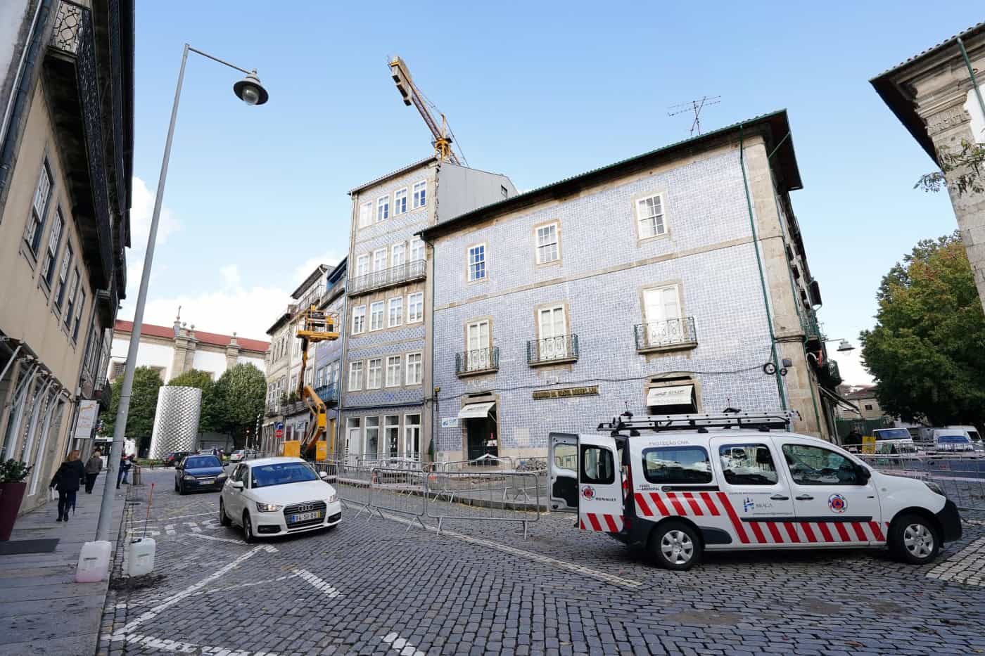 Edifício da Rua Frei Caetano Brandão reaberto após visita de equipa da UMinho