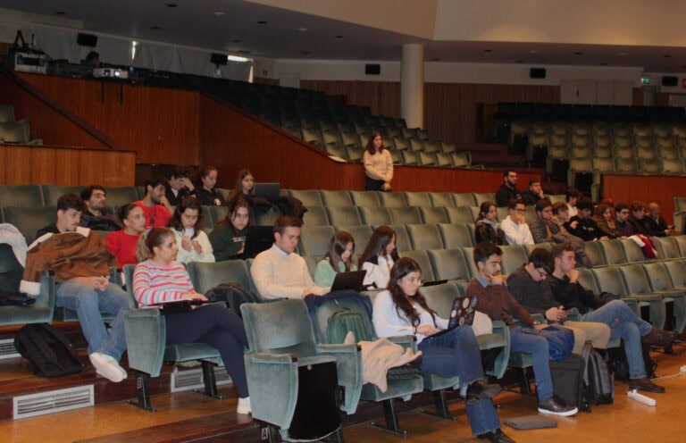 AAUMinho apresenta saldo negativo de 247 mil euros até setembro