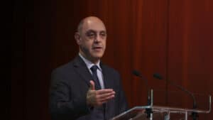 Ministério da Saúde e sindicatos retomam negociações com salários em cima da mesa&nbsp;