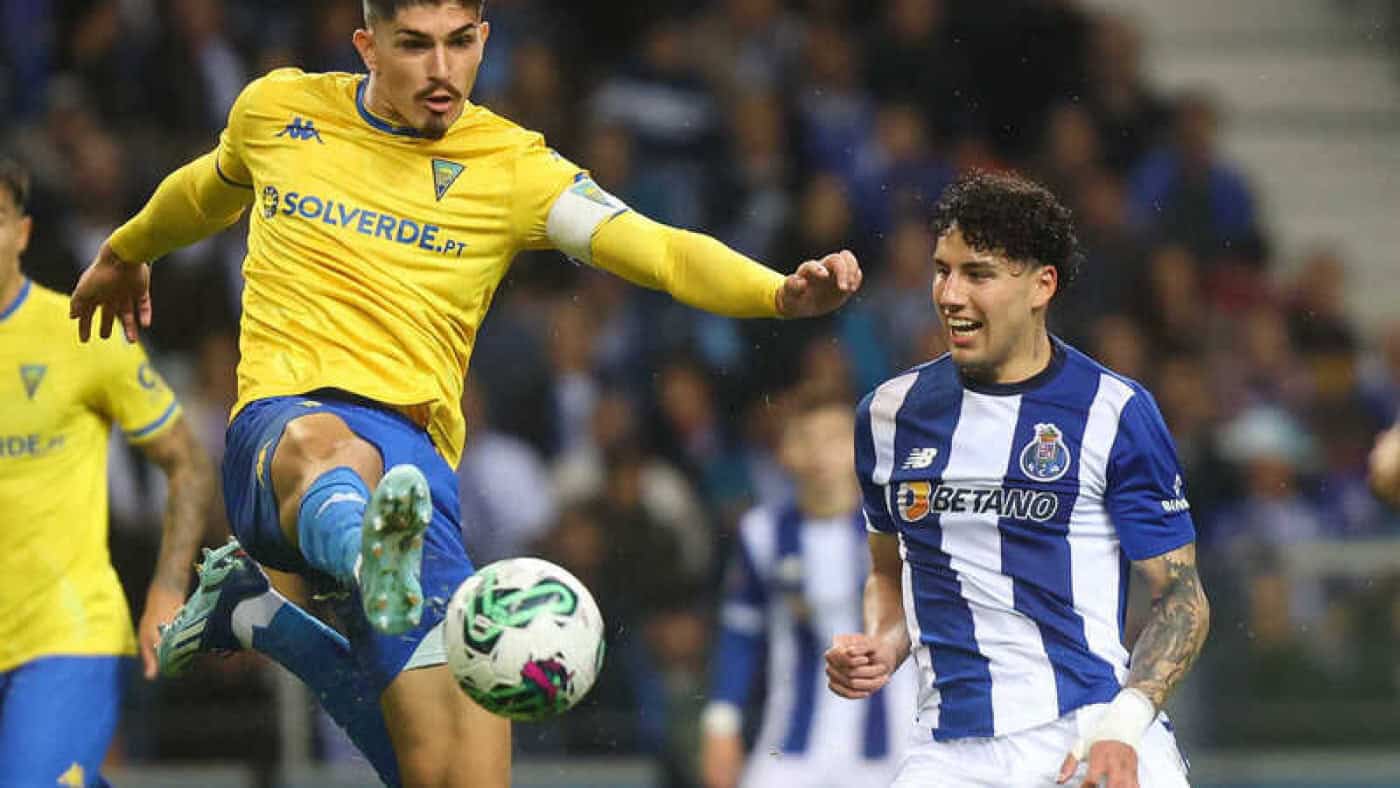 FCP perde com o Estoril e desperdiça oportunidade de se aproximar do Sporting