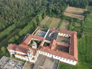 Mosteiro de Tibães recebe concerto do projeto “Ad Orientem” pelo Ensemble Cardo-Roxo