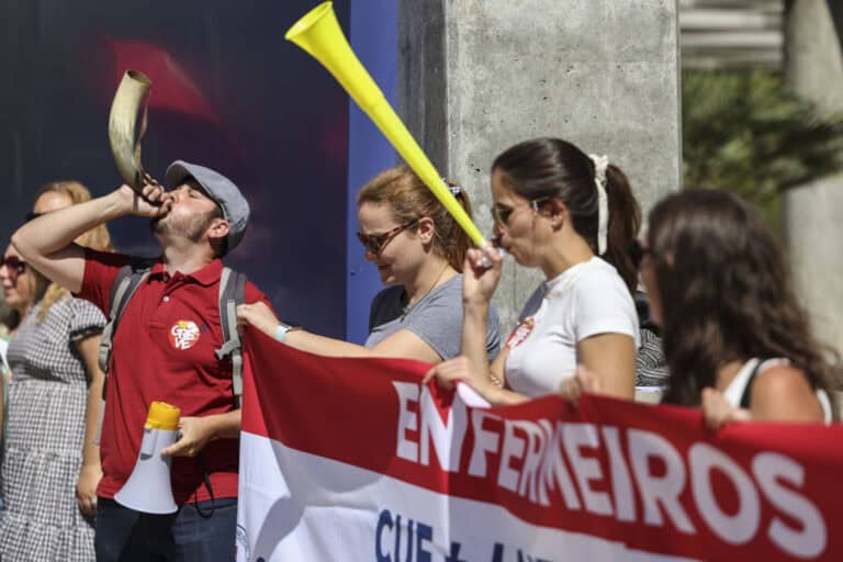 Enfermeiros mantêm greves por considerarem que problemas se mantêm