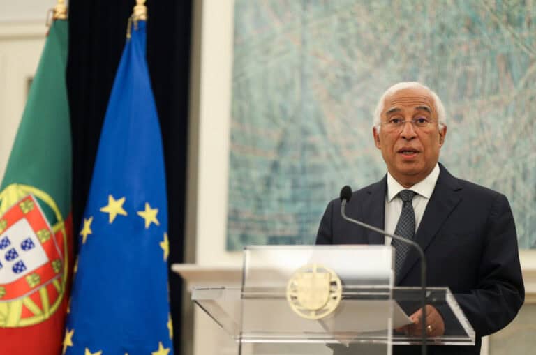 Costa diz-se envergonhado com dinheiro no gabinete de Escária e pede desculpa