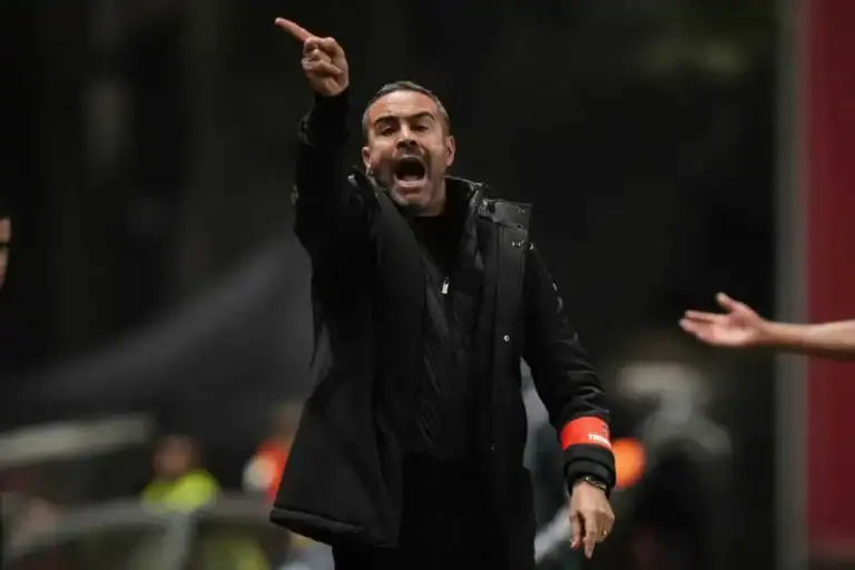 Artur Jorge satisfeito com “equipa combativa” que venceu em Arouca