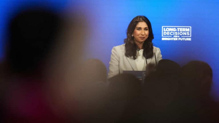 Ministra do Interior britânica demitida&nbsp;