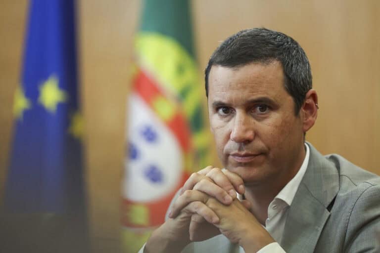 PR exonera ministro das Infraestruturas e secretário de Estado da Economia