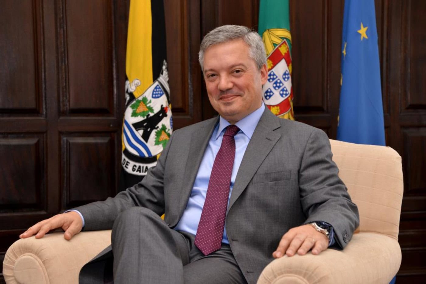 Presidente da Câmara de Gaia acusado de peculato perde mandato