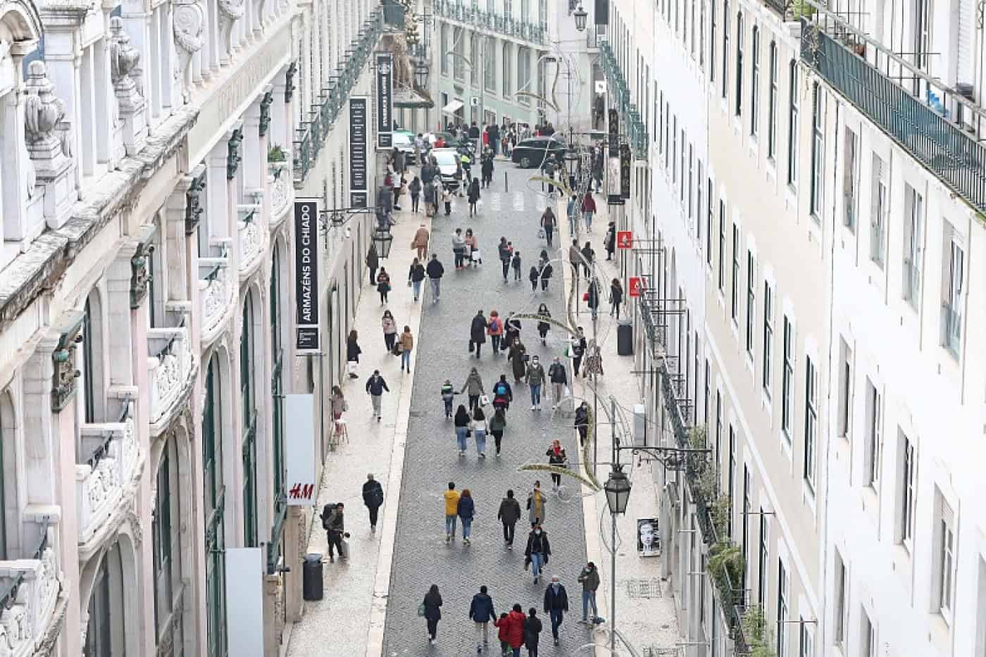 Mais 70% dos portugueses cortam gastos diários