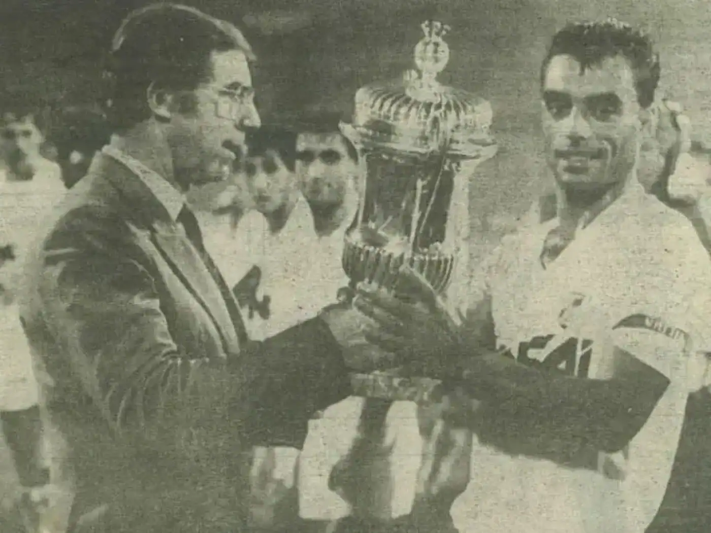 Morreu Carvalho, o antigo futebolista que levantou Supertaça pelo Vitória