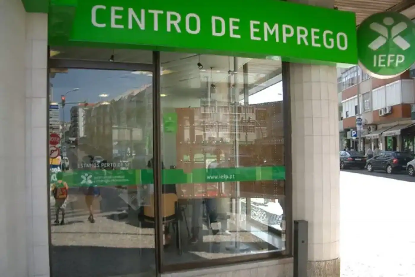 Desempregados inscritos nos centros de emprego sobem 4,9% em outubro