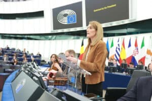 Parlamento Europeu diz "basta" a violência contra mulheres e crianças